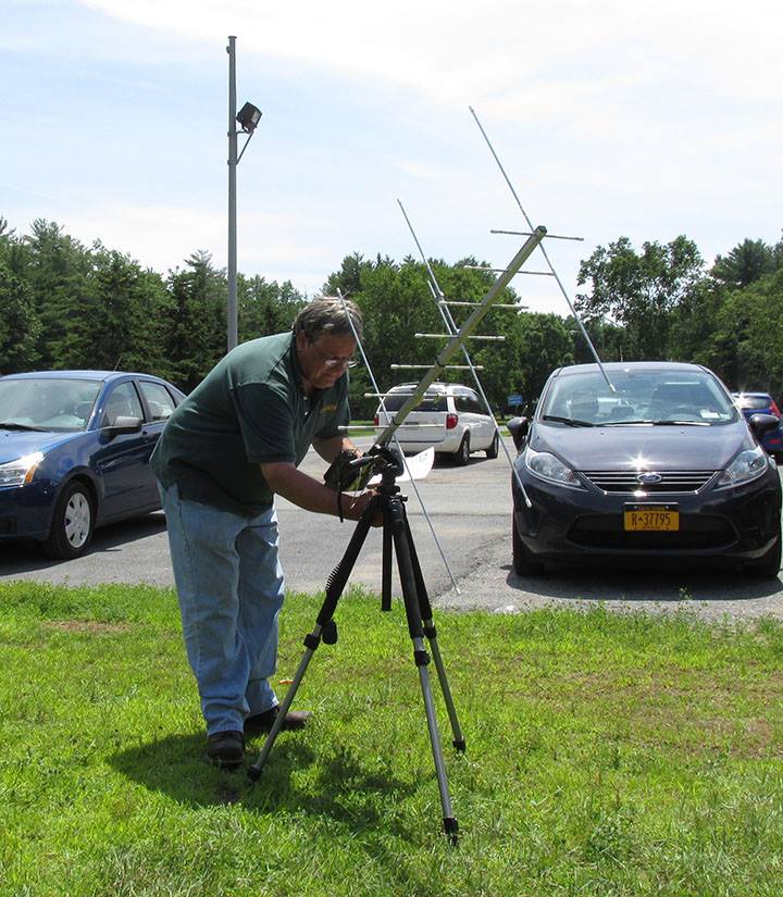 KD2CFJ setting up a satellite antenna.jpg